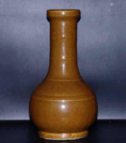 A LONGQUAN YELLOW GLAZE VASE