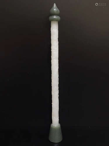 A WHITE AND GREEN JADE CARVED BRUSH HANDLE