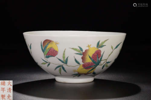 A FAMILLE-ROSE FLORAL PATTERN BOWL