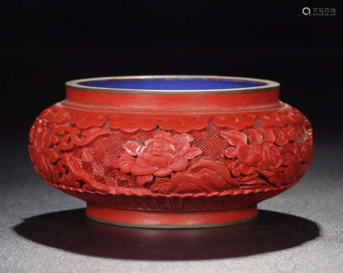 A FLORAL PATTERN LACQUER COPPER WATER CONTAINER