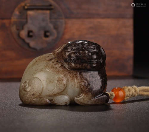 A HETIAN JADE CARVED BEAST PENDANT