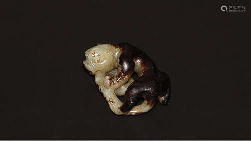 AN OLD TIBETAN CHI DRAGON DESIGN ANCIENT HETIAN JADE PENDANT