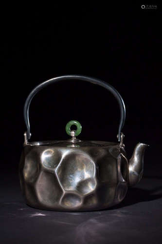 AN OLD TIBETAN LIFTING-HANDLE SILVER TEAPOT