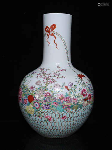 17-19TH CENTURY, A FLOWER BASKET PATTERN  GLOBULAR VASE, QING DYNASTY