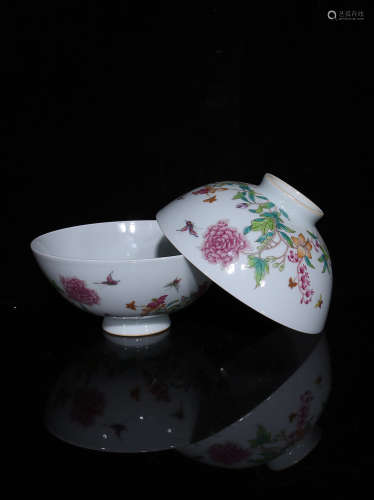 17-19TH CENTURY, A PAIR OF FLORAL PATTERN BOWLS, QING DYNASTY