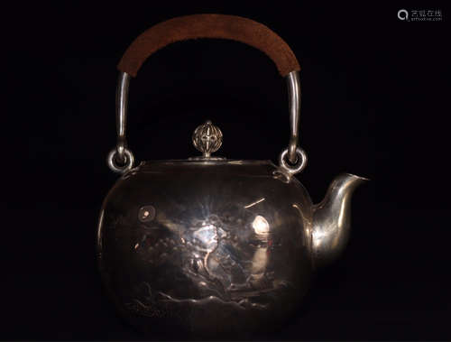 A LANDSCAPE&FLORAL PATTERN SILVER TEAPOT