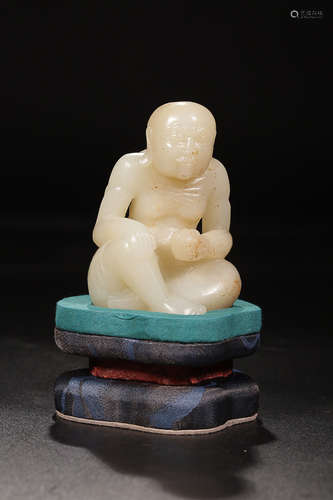 17-19TH CENTURY, AN OLD TIBETAN ARHAT DESIGN HETIAN JADE FIGURE, QING DYNASTY