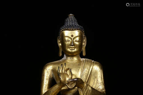 17-19TH CENTURY, A GILT BRONZE SAKYAMUNI DESIGN FIGURE, QING DYNASTY