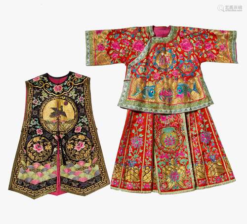 JACKE (AO), ROCK (QUN) UND RANGWESTE (XIA PEI). China. Peranakan. 1. H. 20. Jh. Seidensatin,