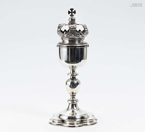 ZIBORIUM. Wohl Belgien. Silber mit Innenvergoldung. Auf Boden Besitzergravur: L:PAPELEU 1816. Ca.