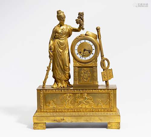 PENDULE MIT FLORA CHARLES X. Paris. Bronze vergoldet. Pendulewerk mit Fadenaufhängung und