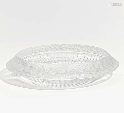 SCHALE MIT SONNENBLUMENDEKOR. Lalique, René. Wingen-sur-Moder. Farbloses Glas. ø innen 26cm. Auf