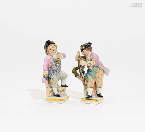 2 WINZERKINDER. Meissen. Porzellan, farbig und gold staffiert. H.9,5cm/10cm. Schwertermarke,