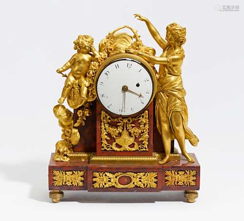 PENDULE MIT VENUS UND AMOR STIL LOUIS XVI. Paris. Roter Marmor. Bronze vergoldet. Gehwerk mit