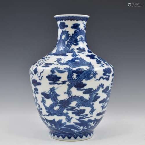 QIANLONG BLUE & WHITE QILING VASE