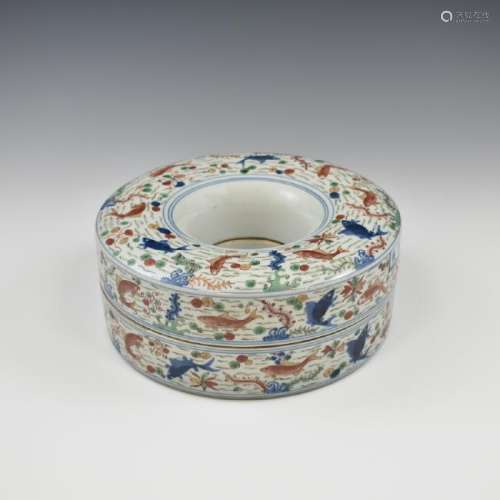 MING WUCAI CARP LIDDED PORCELAIN ROUND BOX