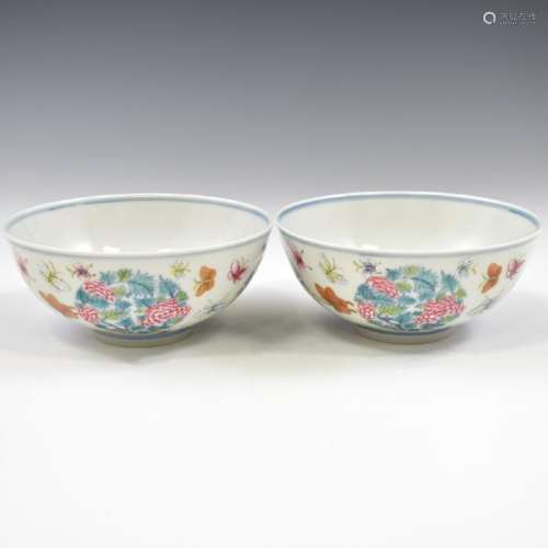 PAIR QIANLONG BUTTERFLIES & FLORAL MEDALLION BOWLS