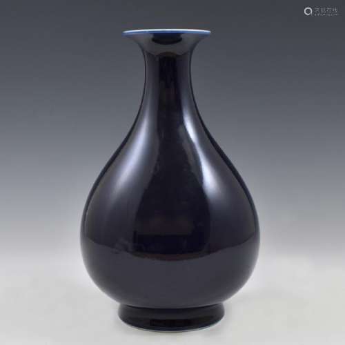 QIANLONG BLUE MONOCHROME GLAZED PEAR VASE