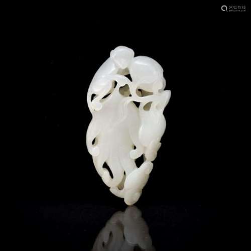 CARVED WHITE JADE OF MONKEY ON BUDDHA PALM CITROEN