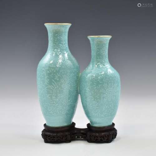 QIANLONG PEACOCK GLAZED CONJOINING VASES ON STAND