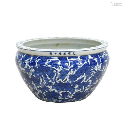 MING WANLI BLUE & WHITE GRAPES MOTIF FISH POT