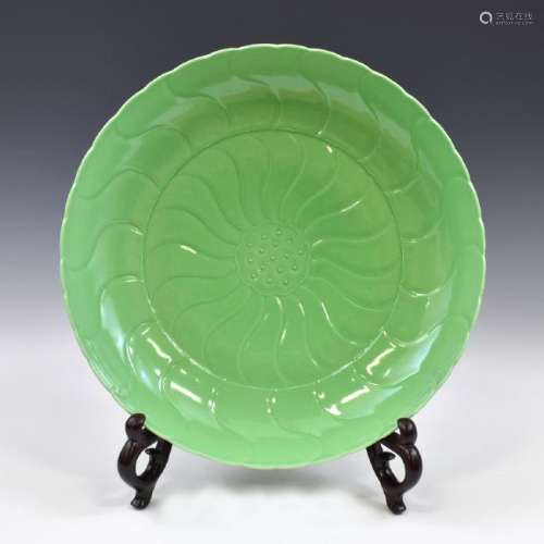YONGZHENG GREEN MONOCHROME CARVED FLORAL CHARGER
