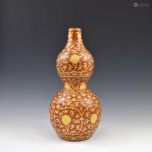 MING JIAJING DOUBLE GOURD WRAPPED FLORAL VASE
