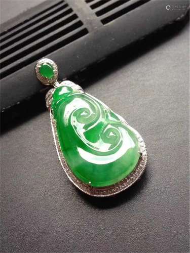 18K WHITE GOLD DIAMOND NATURAL JADEITE RUYI PENDANT