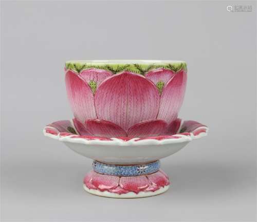 CHINESE PORCELAIN FAMILLE ROSE LOTUS CUP WITH STAND