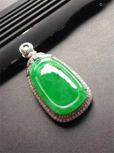 18K WHITE GOLD DIAMOND NATURAL JADEITE PENDANT