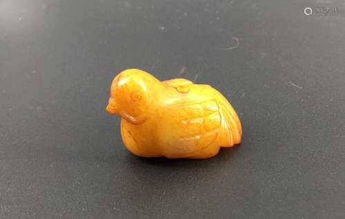 A yellow jade carved bird figure