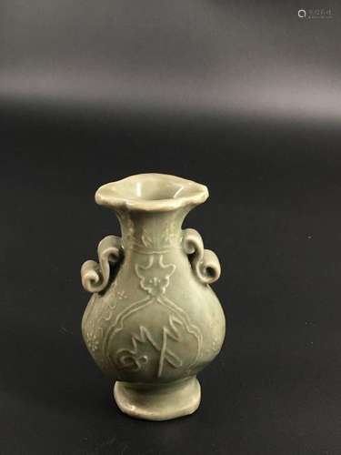 Ming dynasty LongQuan kiln vase