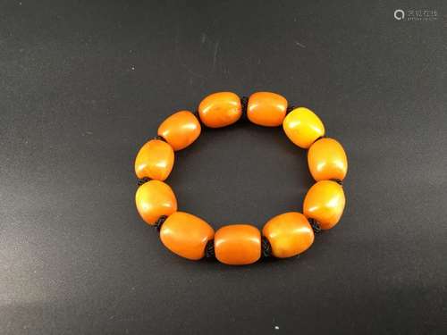 19th C. butterscotch amber bracelet (23.9g)