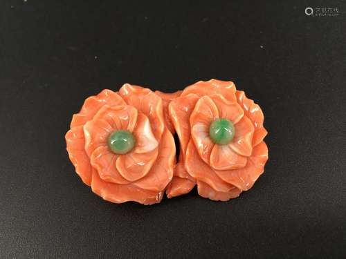 An 18K gold coral brooch