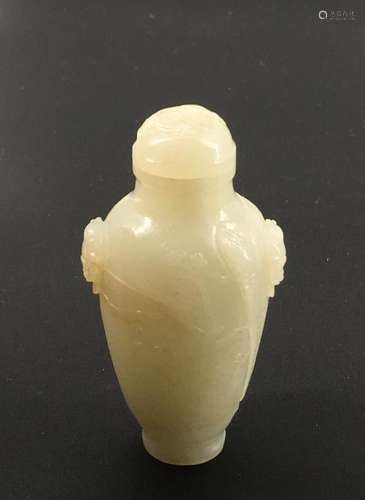 A detailed carved white jade snuff bottle