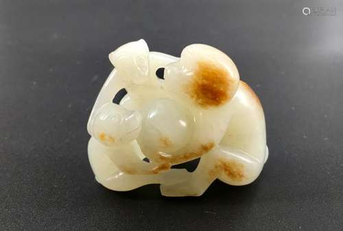 White jade carved figure of monkeys