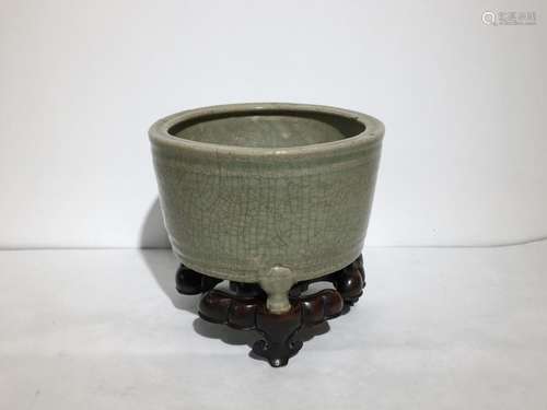 A LongQuan celadon tripod censer; Song to Yuan dynasty