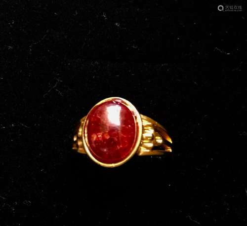 A gilt red tourmaline ring