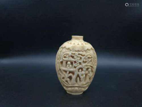 A Carved Cattle Figural Snuffle Bottle Qing Dynasty