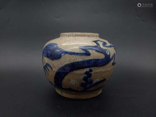 A Ge Glaze Blue and White Floral Jar Ming Dynasty with