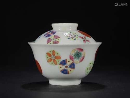 A Famille Rose Tea Cup with Cover Daoguang Mark
