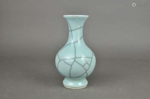A Ge Kiln Type Vase