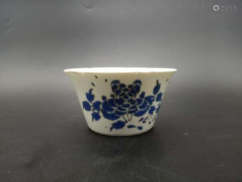 A Blue and White Floral Wide Mouth Cup Qing Dynasty