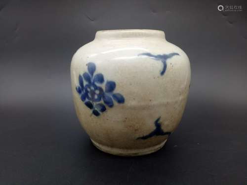 A Ge Glaze Blue and White Floral Jar Ming Dynasty