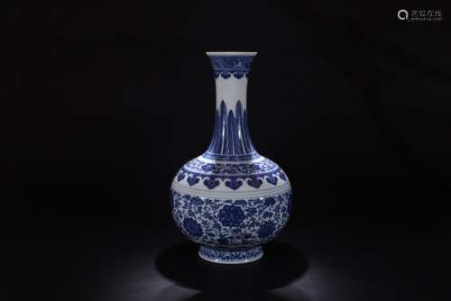 A Blue and White Inter-Locking Lotus Bottle Vase