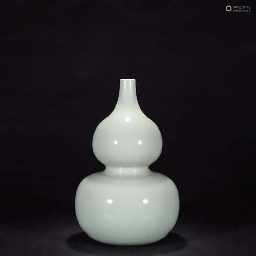 A Celadon Double Gourd Vase Qianlong Mark