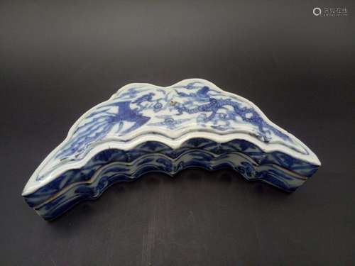 A Blue and White Dragon Phoenix Pattern Box Wanli