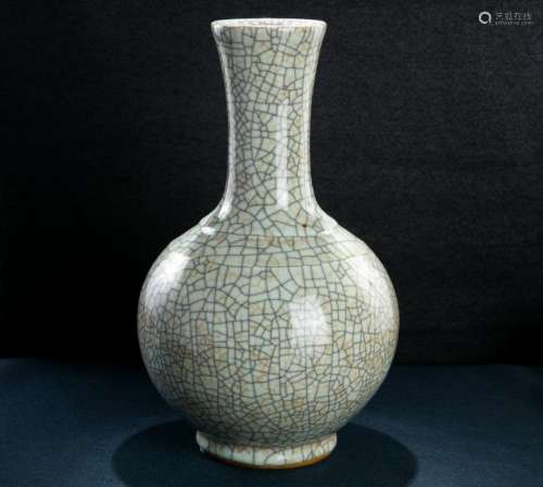 A Ge Kiln Type Vase from Qing Dynasty