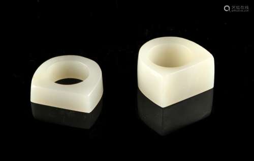 Property of a lady - two Chinese white jade court rings, 20th century (2) (see illustration).