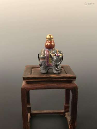 Chinese Porcelain Elelphant -Shape Snuff Bottle With 